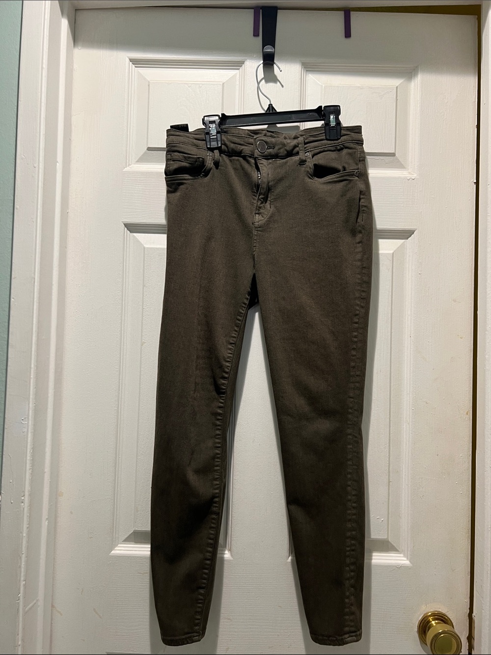 Kut from the Kloth Skinny Jeans in Olive